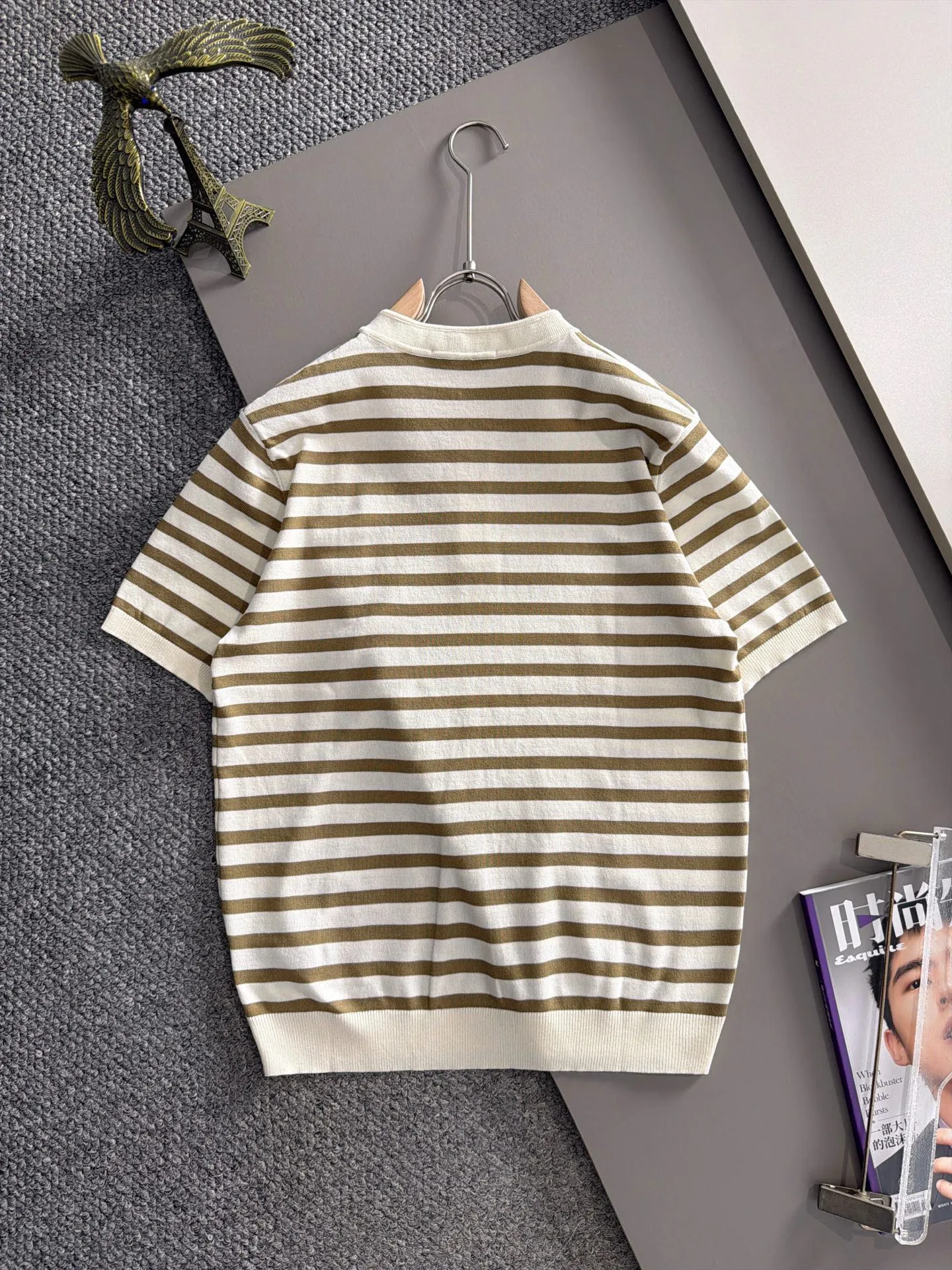 Paris Clover High Quality 26ss New Arrival men's short-sleeved T-shirt. Made of combed cotton yarn knitted cotton fabric, no pressure when entering and exiting the counter. Exclusive control of raw materials. It feels substantial when weighed, and the upper body is more textured than ordinary T-shirts. This texture can handle the weather easily and is suitable for both hot and cold! Loose fit design, looks noble. The only correct version is available Size: M to 4XL